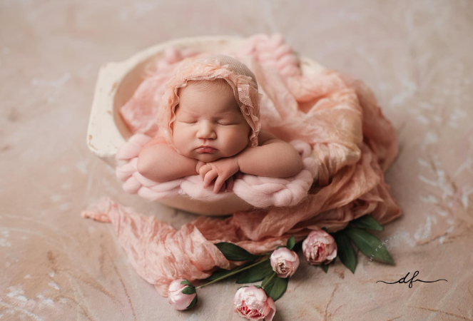 In Edmonton, Maternity, Newborn and Milestone Photoshoots From Bump to Baby
